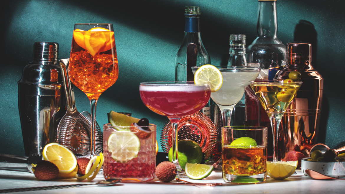 Personalized Service, Craft Cocktails, Professionalism